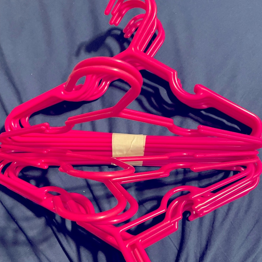 Children's Plastic Clothing Hangers, 20 Pack, Pink